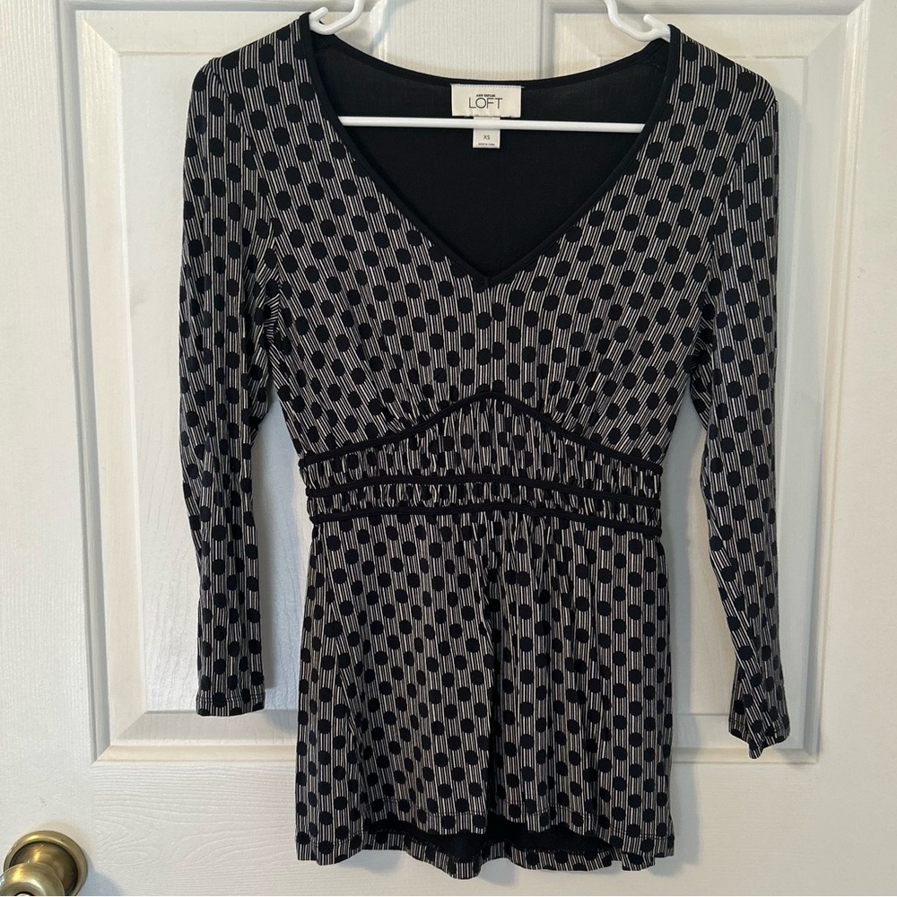 Loft Lightweight Navy & White Top - Like New